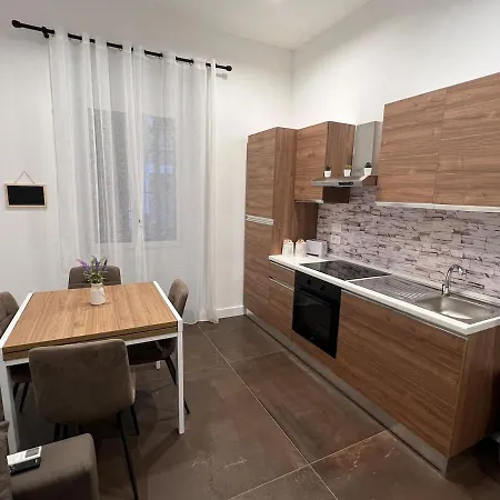 The Steven House アパート